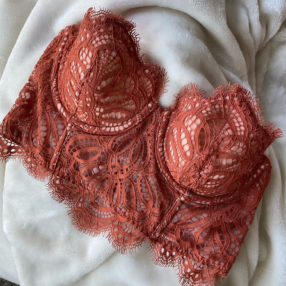 NWOT Victoria’s Secret Lace Bra